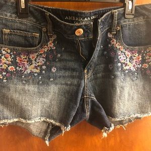 AE embroidered Midi Shorts